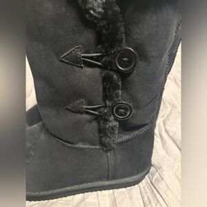 NWT fuzzy boots